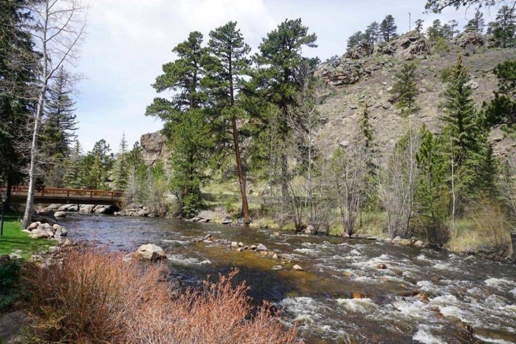 Riverfront Mountain Retreat Villa *