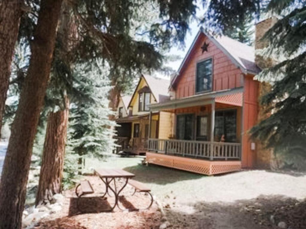Riverfront Mountain Retreat *