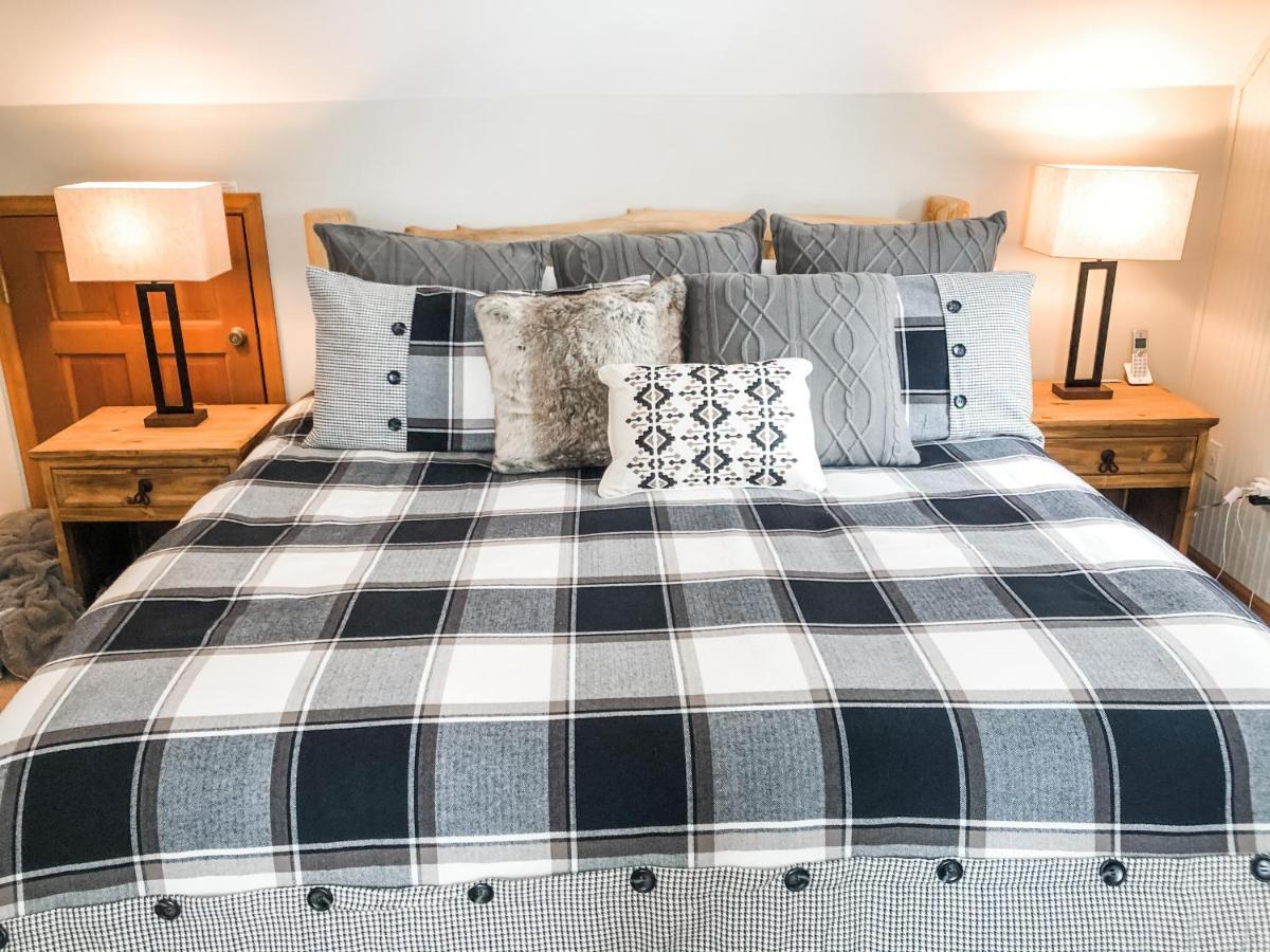 Villa Riverfront Mountain Retreat *