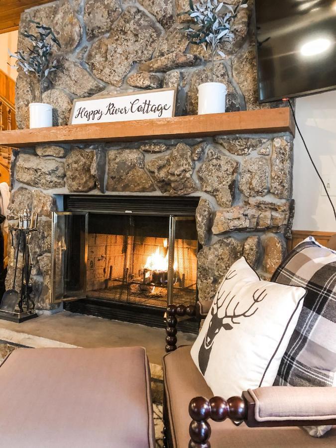 Riverfront Mountain Retreat Villa Estes Park